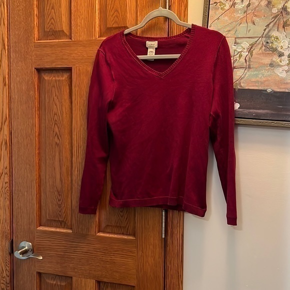 Extra small V-neck L.L. Bean sweater medium weight Merlot colored